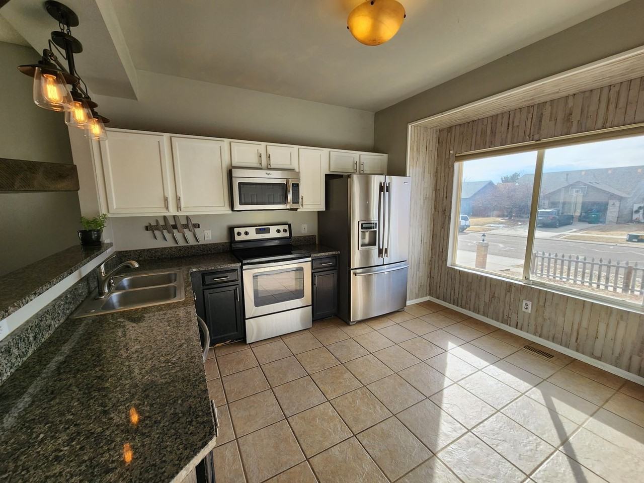 1512 Coolcrest Dr - Photo 3 of 19