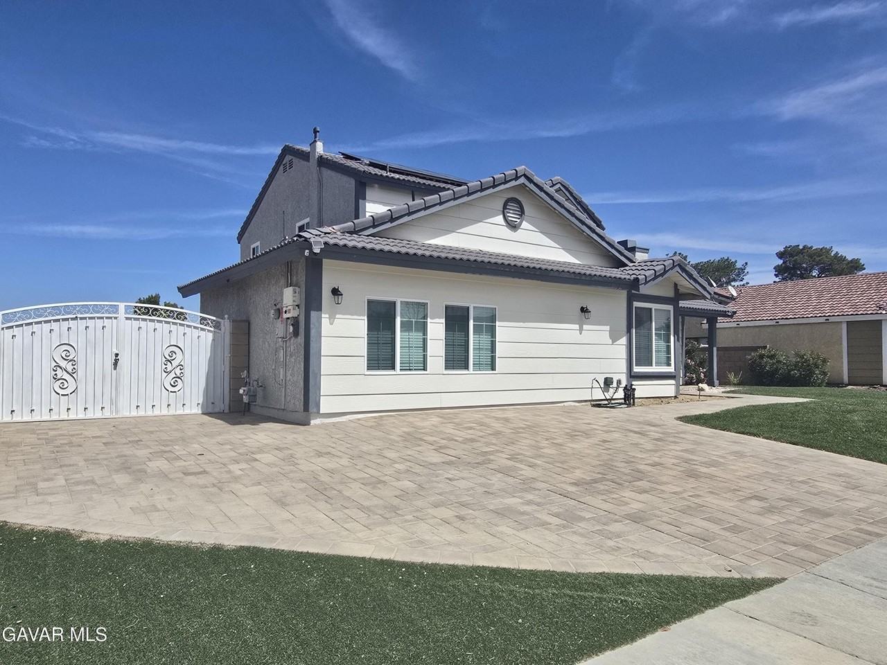 1621 W Newgrove St - Photo 3 of 28