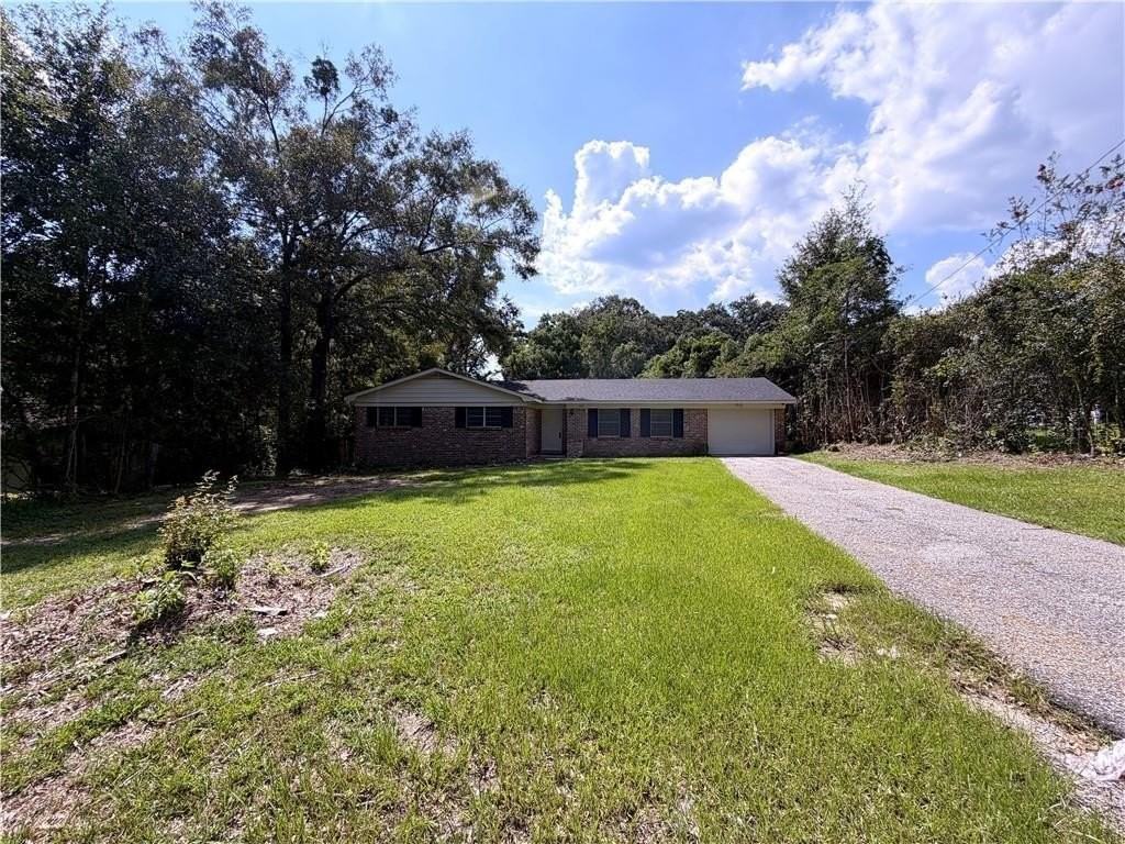 1254 Lake Cir W - Photo 2 of 17