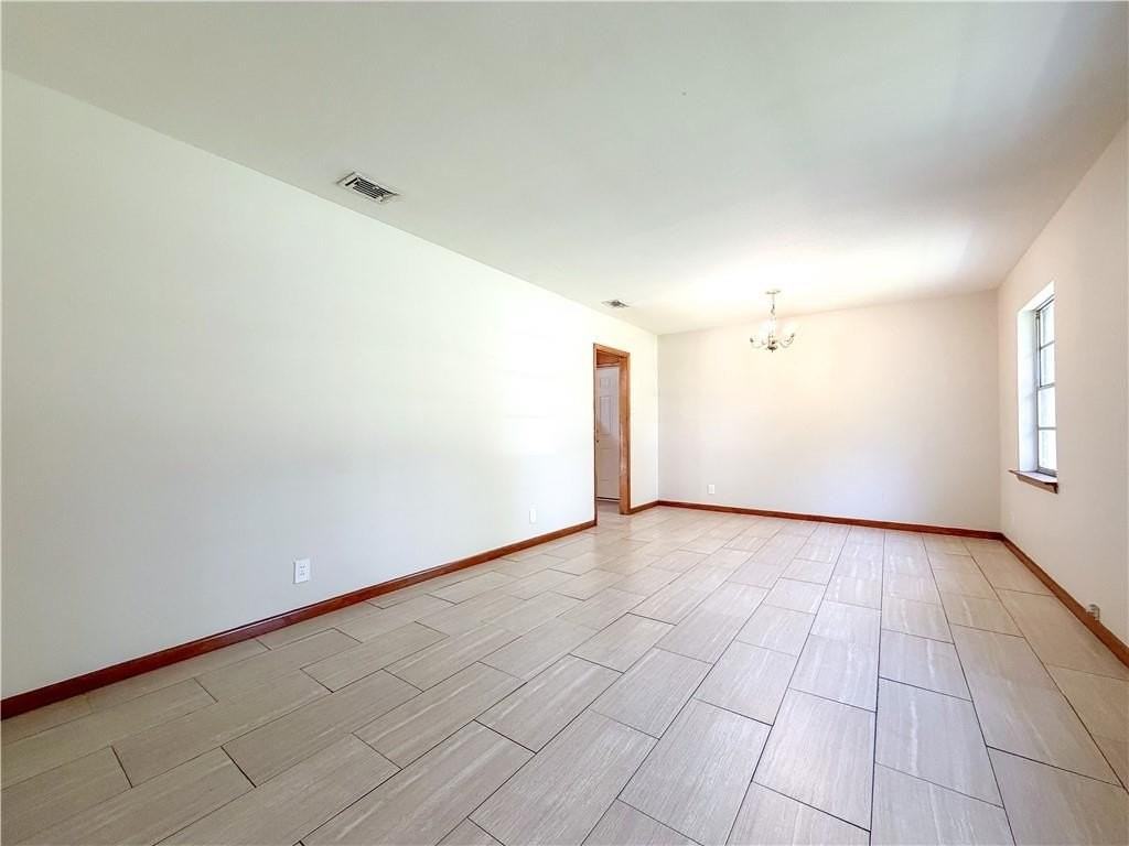 1254 Lake Cir W - Photo 3 of 17