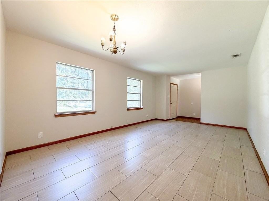 1254 Lake Cir W - Photo 4 of 17