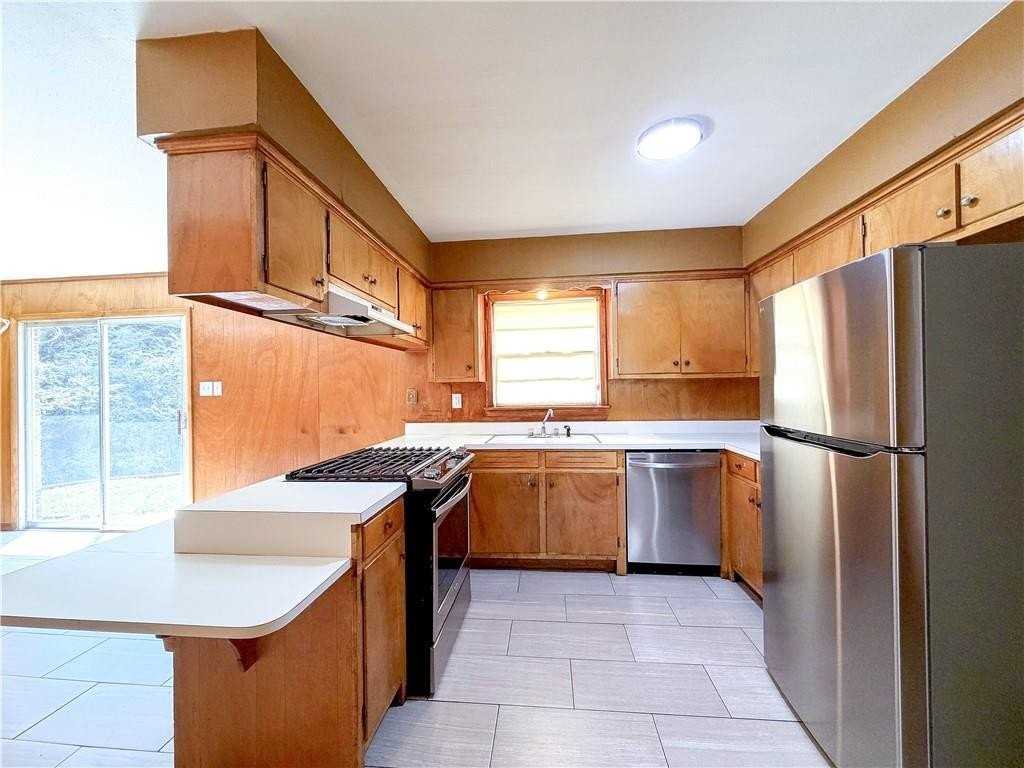 1254 Lake Cir W - Photo 5 of 17