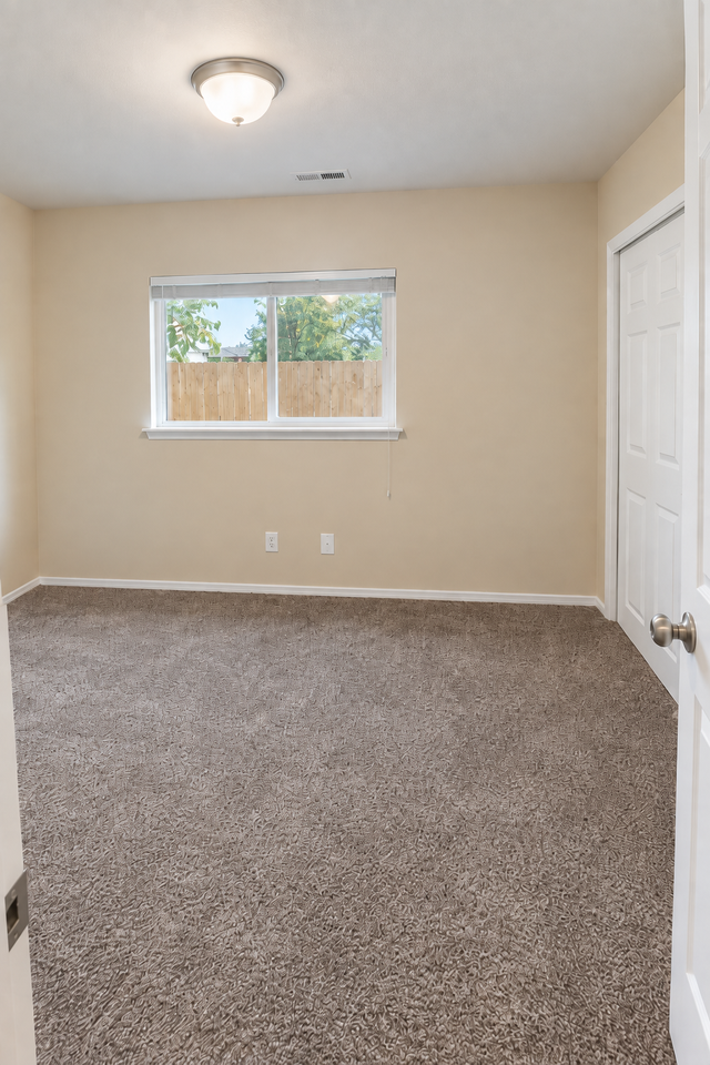 912 Cascade Ave #912 - Photo 4 of 10