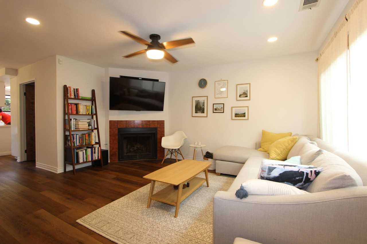 3821 Albatross St #3 - Photo 2 of 21