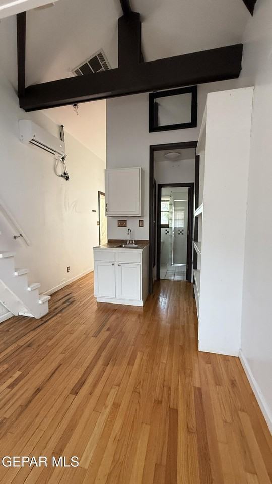 1218 Moore St #B - Photo 3 of 9
