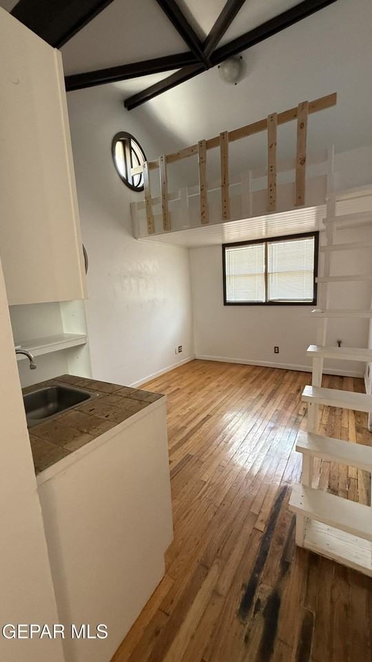 1218 Moore St #B - Photo 7 of 9