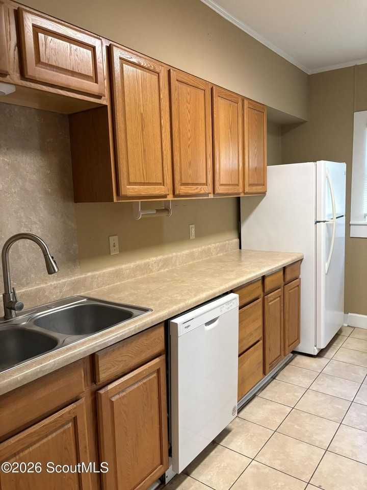 310 Hill St - Photo 5 of 12