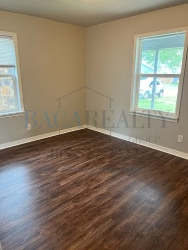 721 Nebraska St - Photo 2 of 10