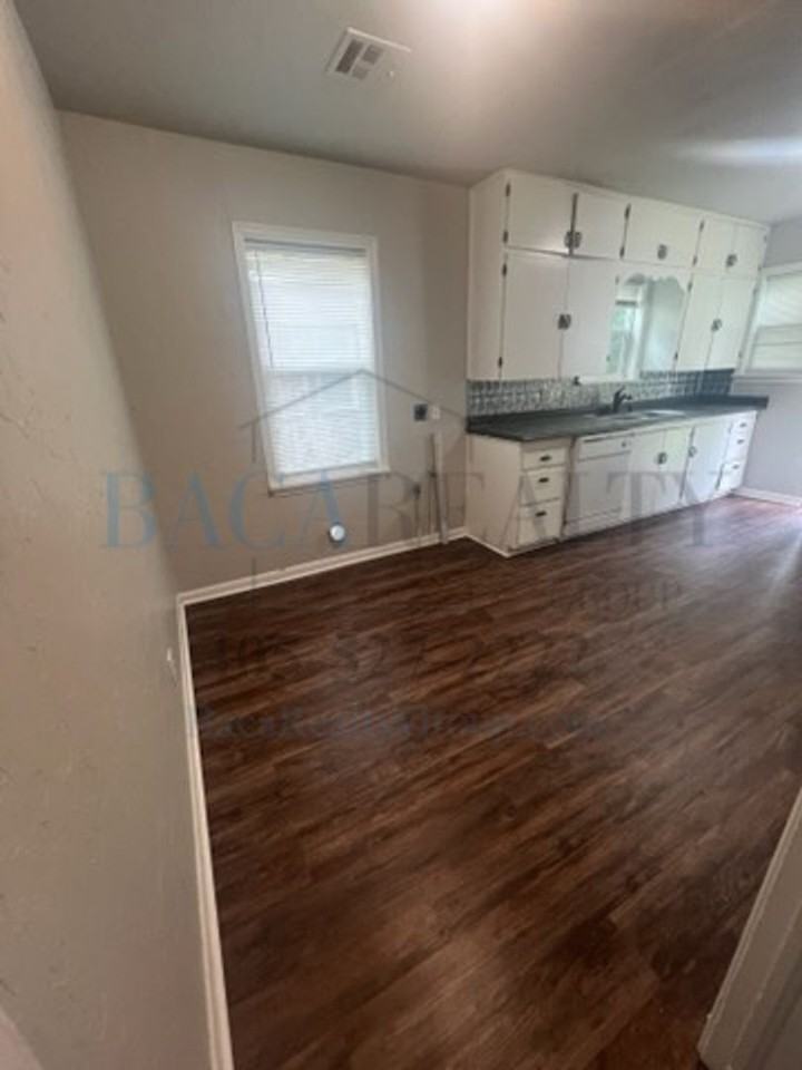 721 Nebraska St - Photo 4 of 10