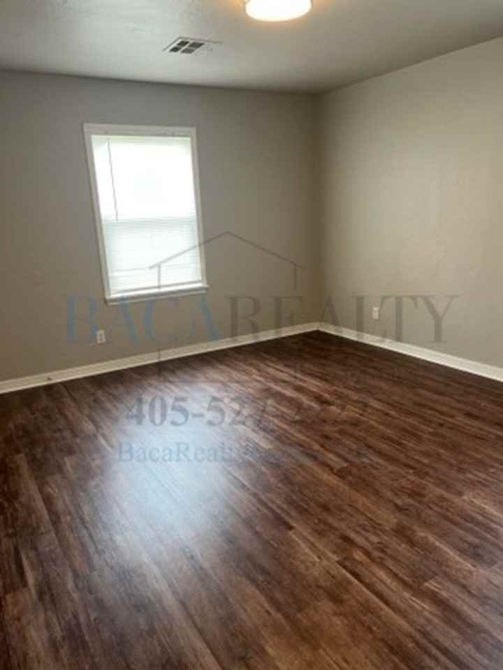 721 Nebraska St - Photo 7 of 10