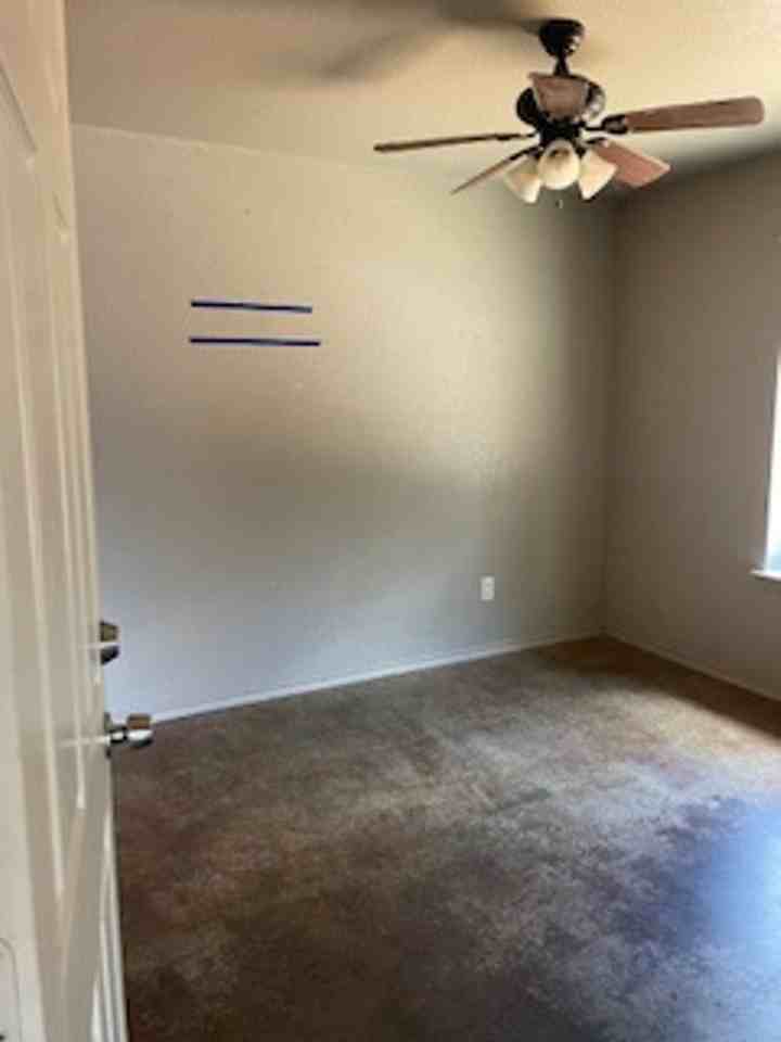 904 E Hook St - Photo 5 of 10