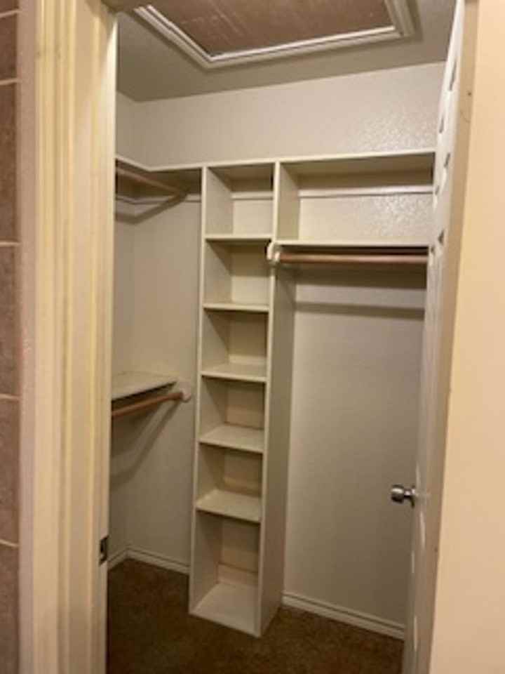 904 E Hook St - Photo 7 of 10