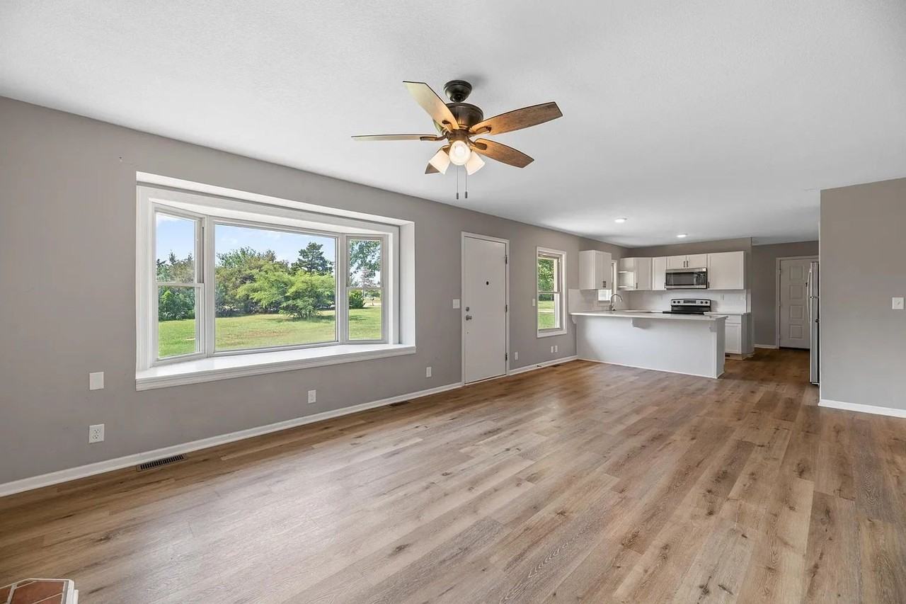 15120 15120 E 63rd St- FOR RENT - Photo 2 of 35