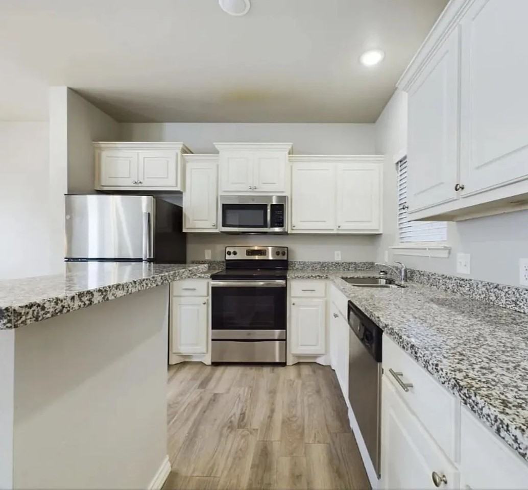 6040 24th St #30 - Photo 4 of 7