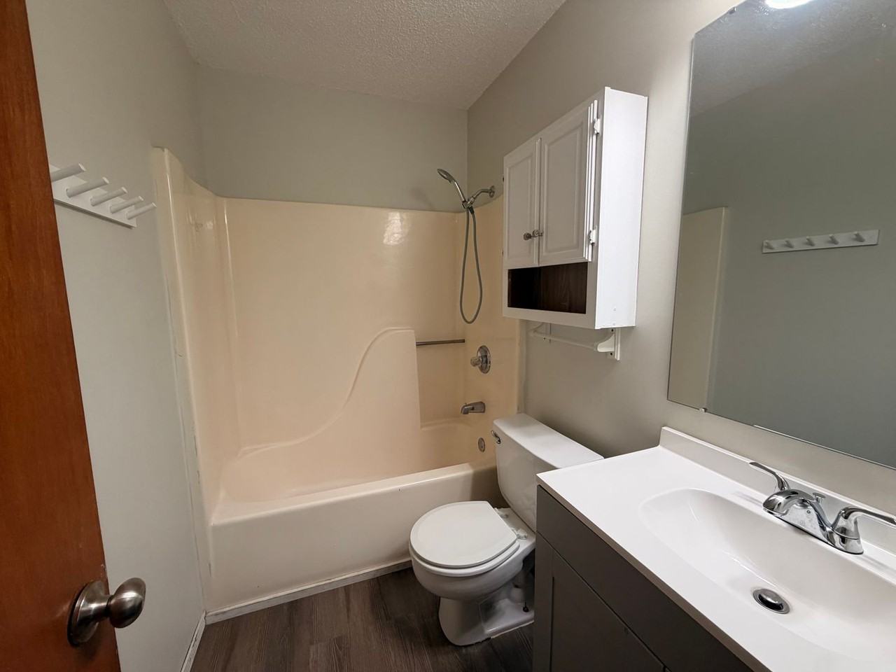 604 E 15th St - Photo 3 of 5