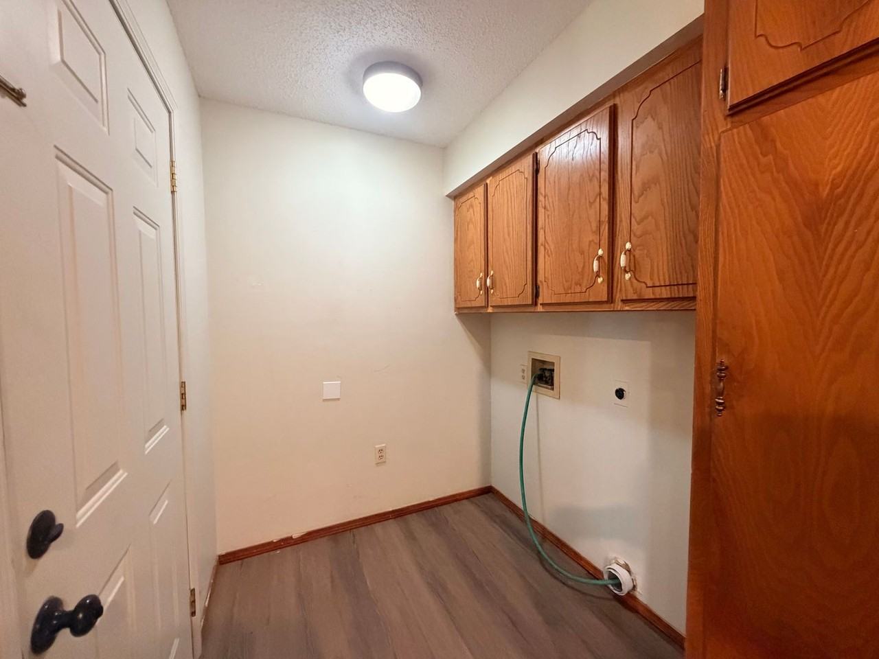 604 E 15th St - Photo 4 of 5