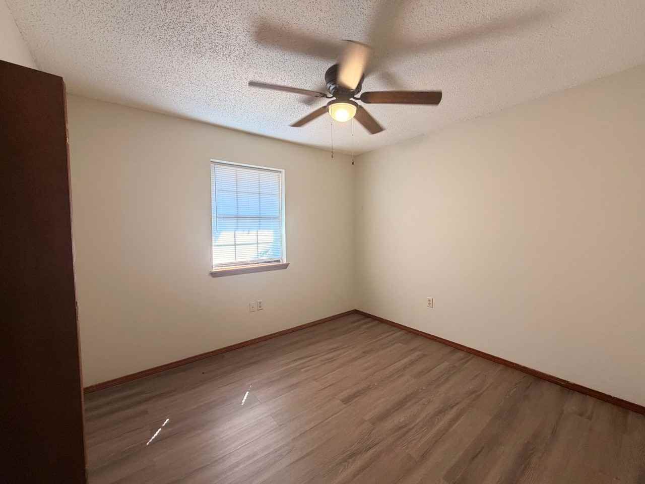 604 E 15th St - Photo 5 of 5
