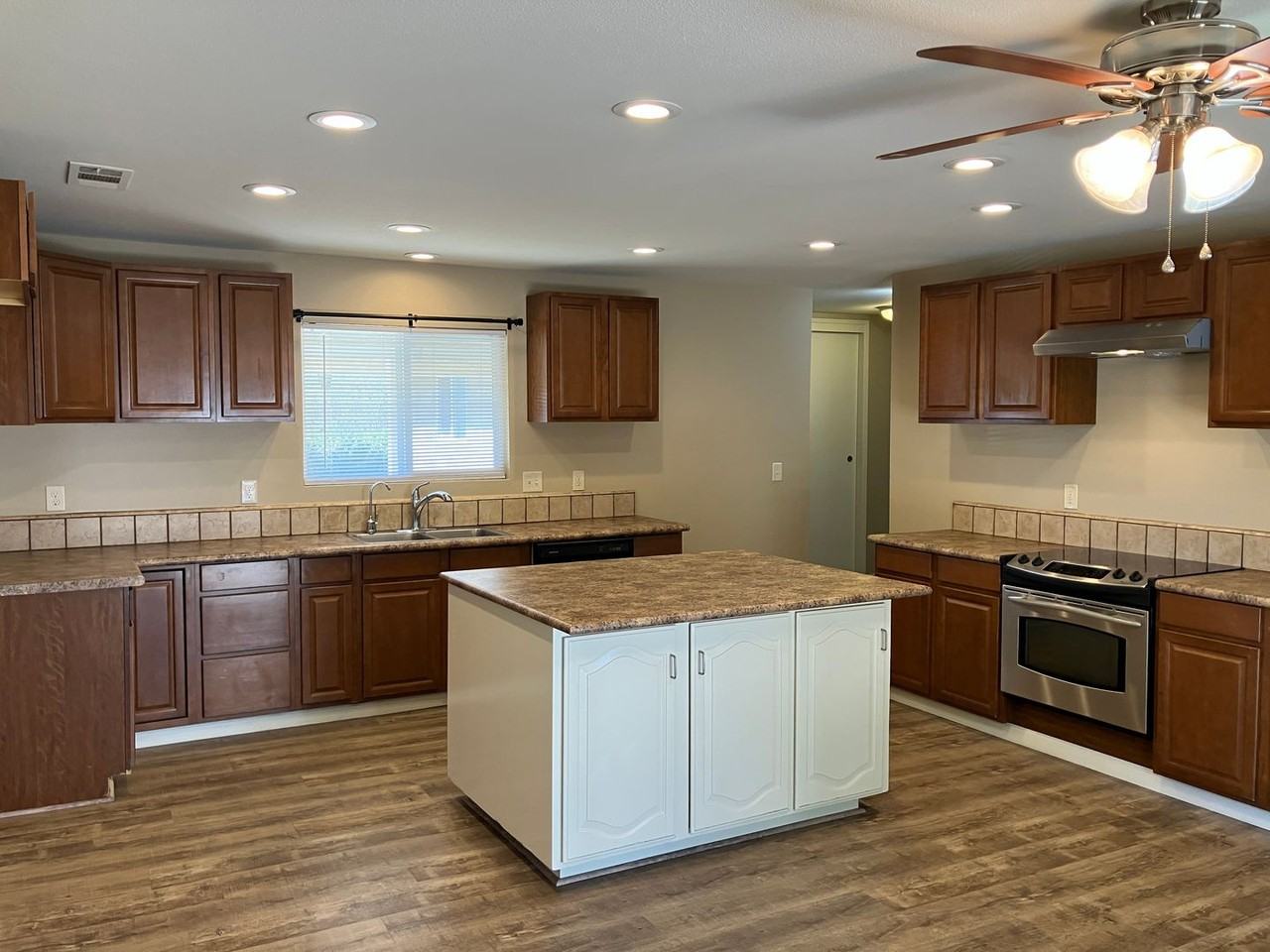 17168 Seidner Ave - Photo 4 of 17