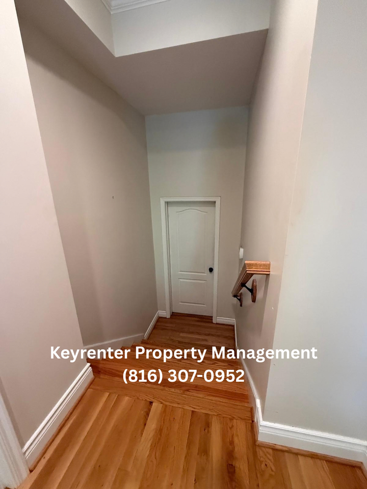 207 W 34th St - Photo 2 of 29
