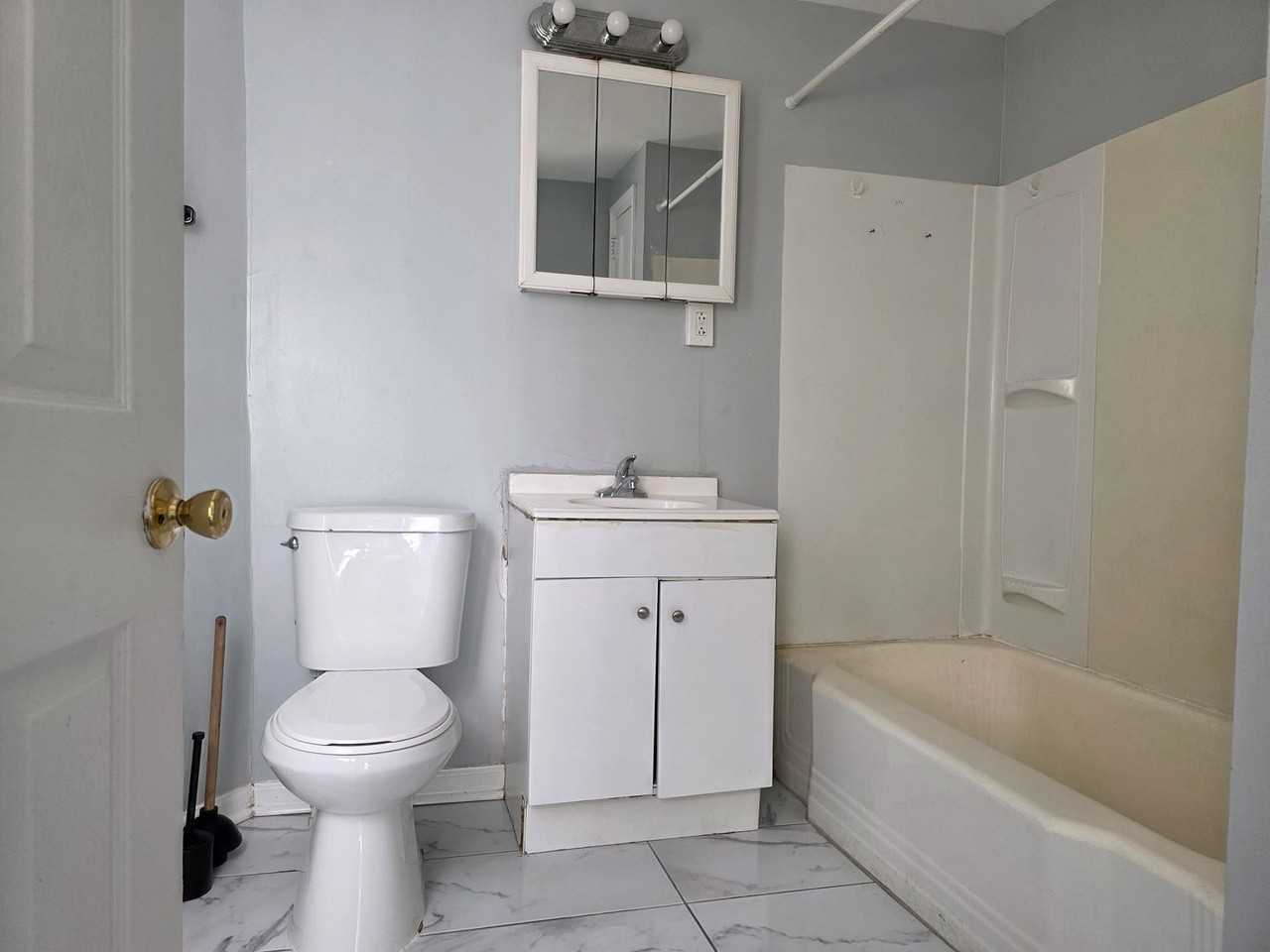 19 S Cannon Dr - Photo 2 of 12