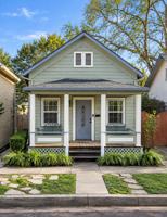 featured image of 461 E 7th St