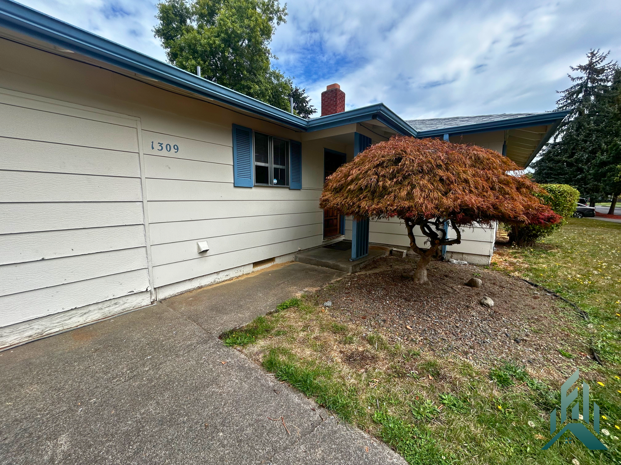 1309 31st Ave Se - Photo 2 of 18