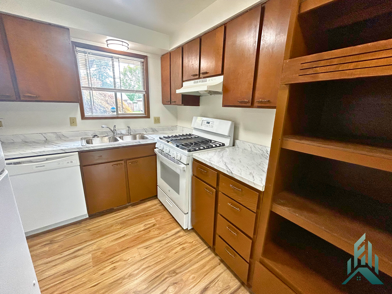1309 31st Ave Se - Photo 5 of 18