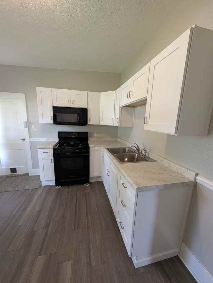 208 Crescent St - Photo 3 of 9