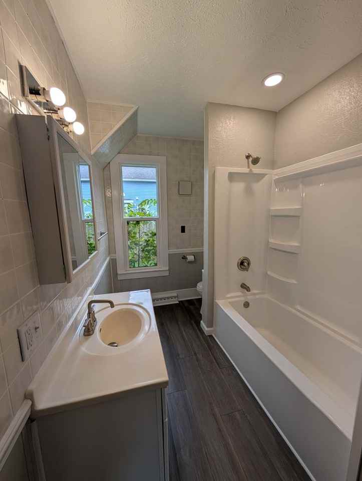 208 Crescent St - Photo 5 of 9