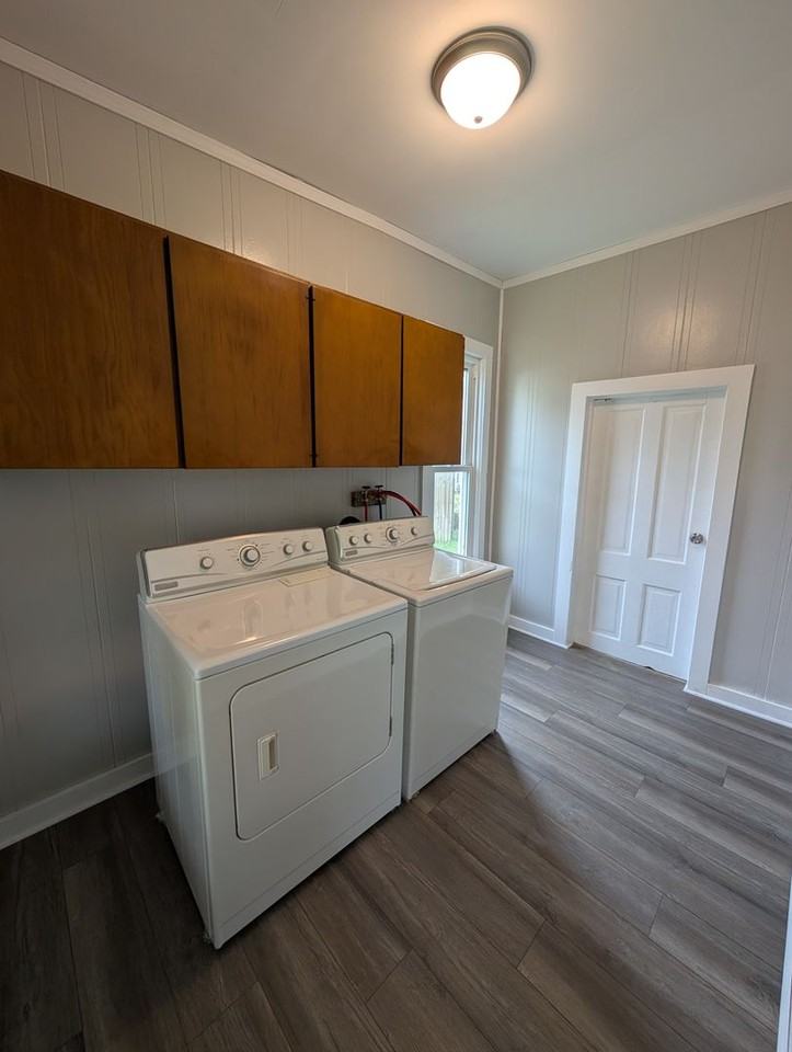 208 Crescent St - Photo 7 of 9