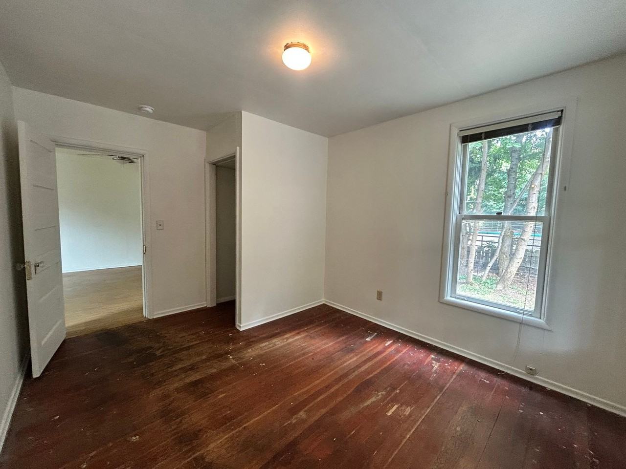 811 E 4th Ave - Photo 4 of 13
