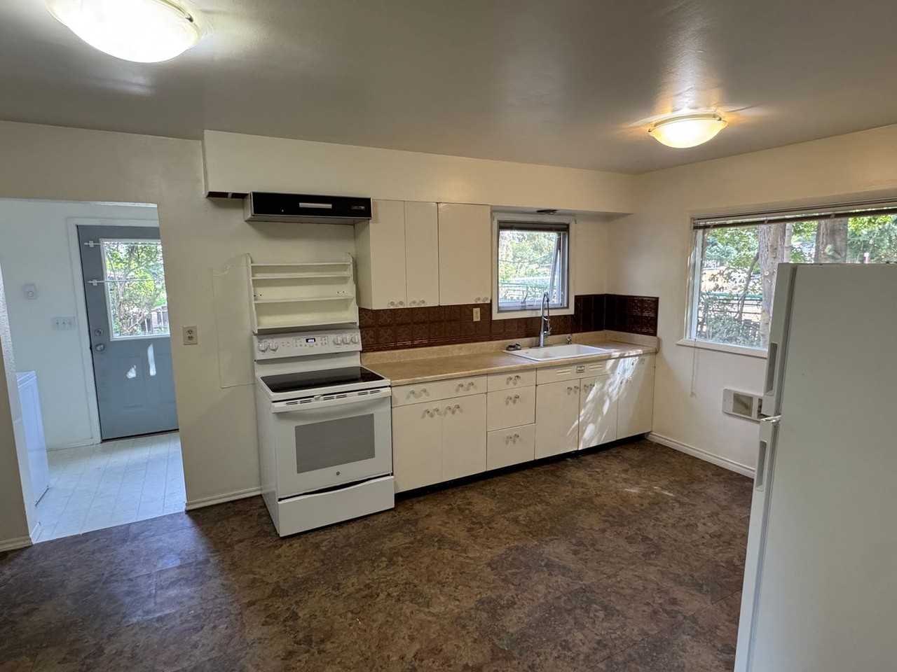 811 E 4th Ave - Photo 6 of 13