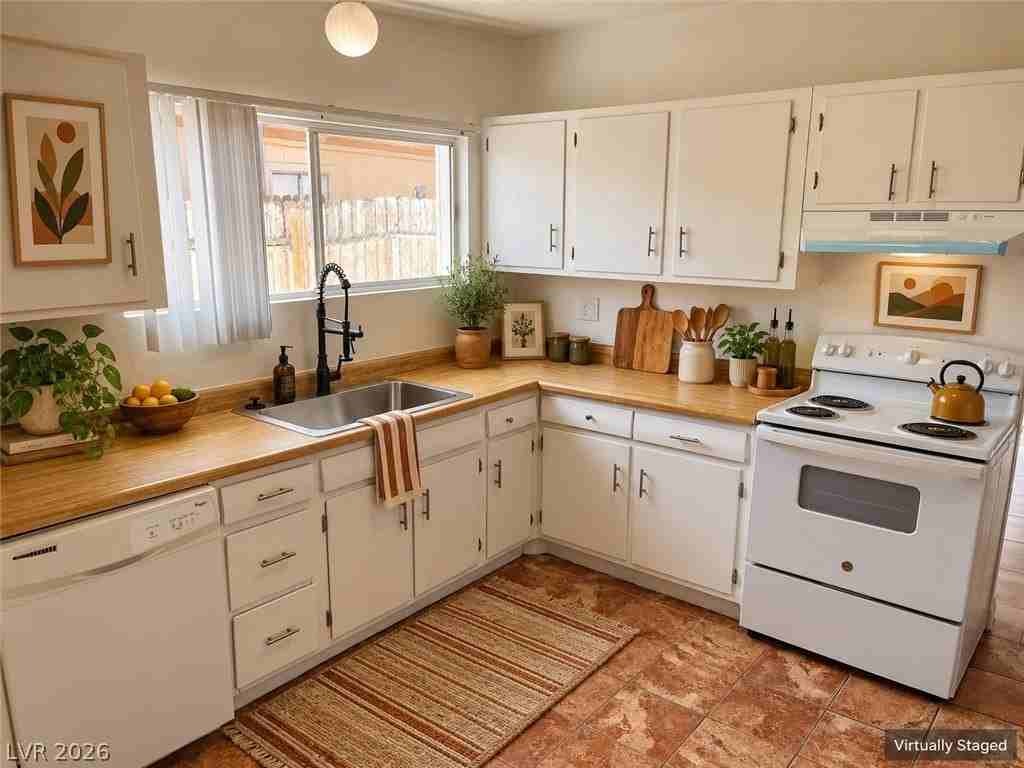 5055 Blanton Dr - Photo 3 of 19