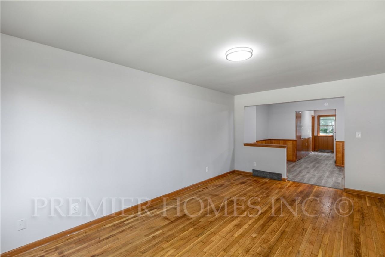 1012 Saxon Ave - Photo 4 of 15