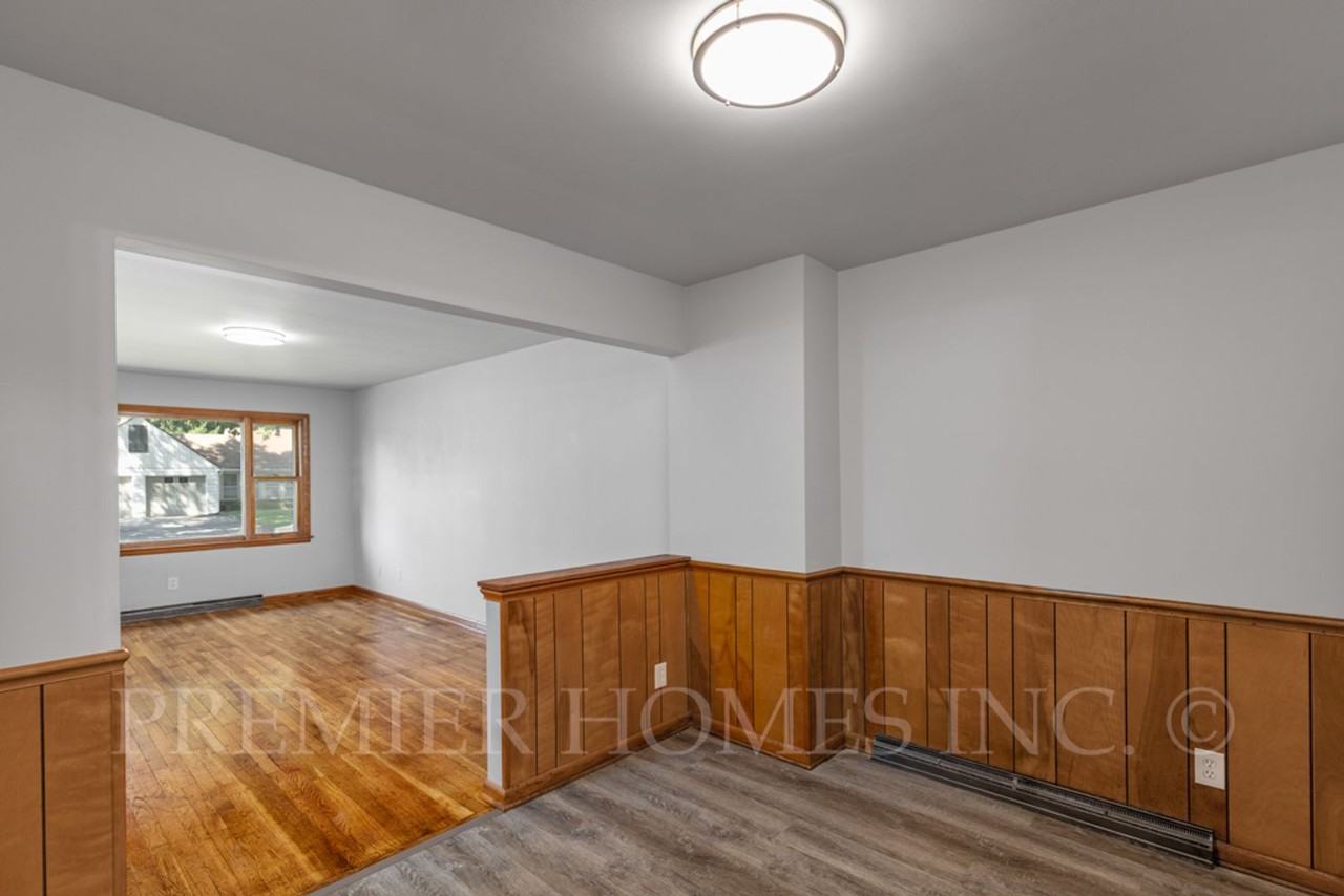 1012 Saxon Ave - Photo 5 of 15