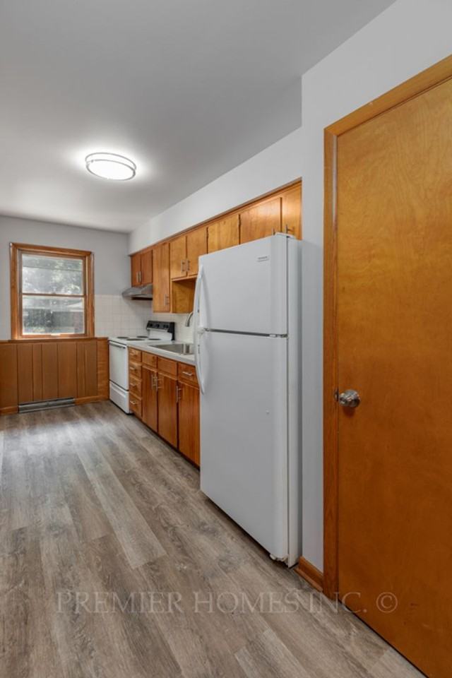 1012 Saxon Ave - Photo 6 of 15