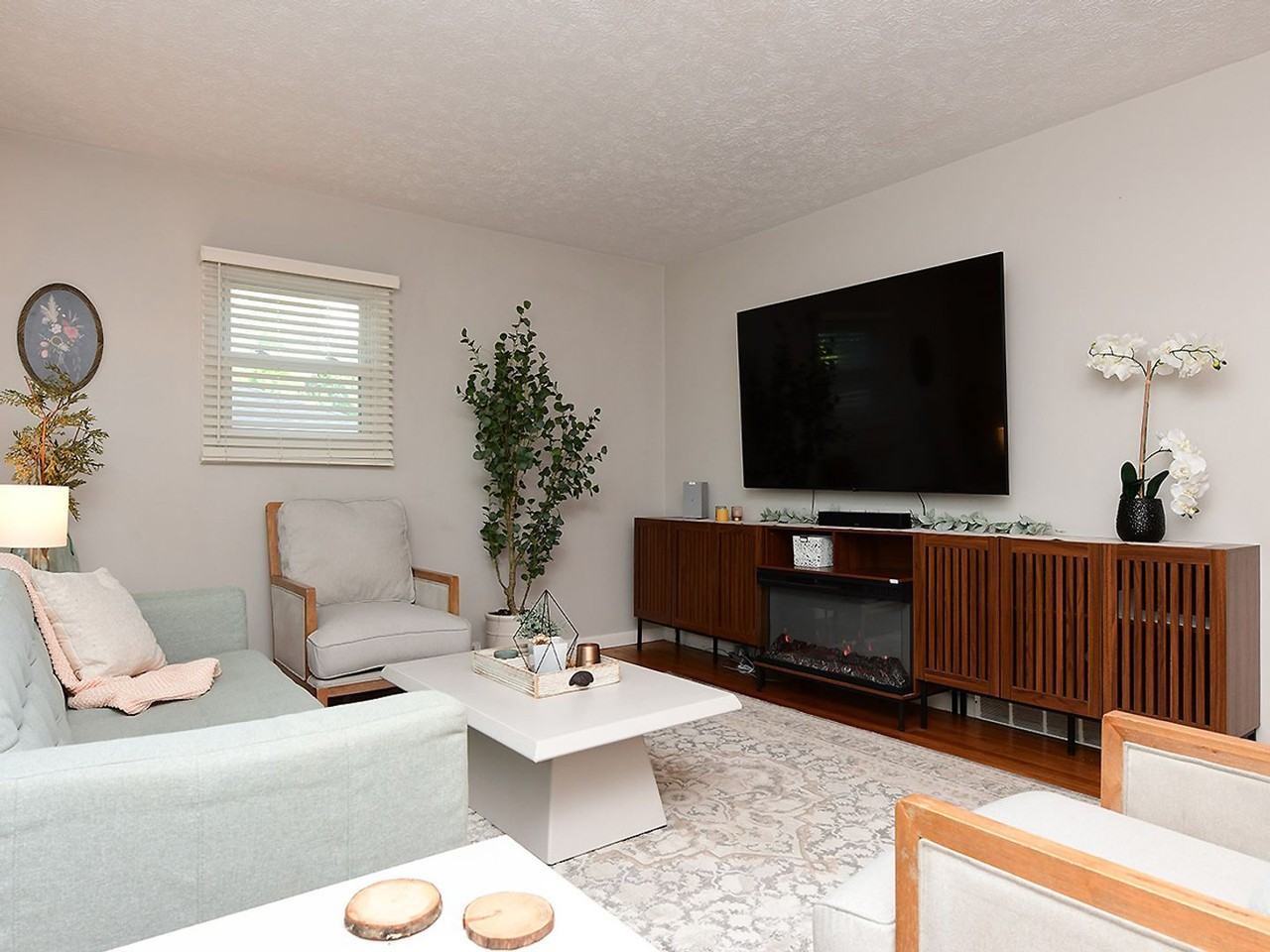 619 S 68th St - Photo 2 of 31