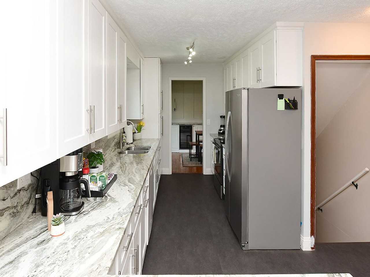 619 S 68th St - Photo 6 of 31