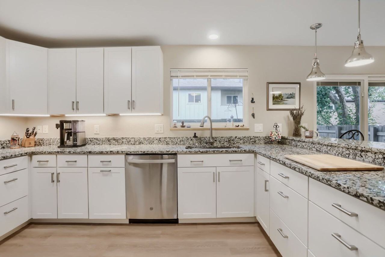 1530 Greenbriar Blvd - Photo 6 of 17