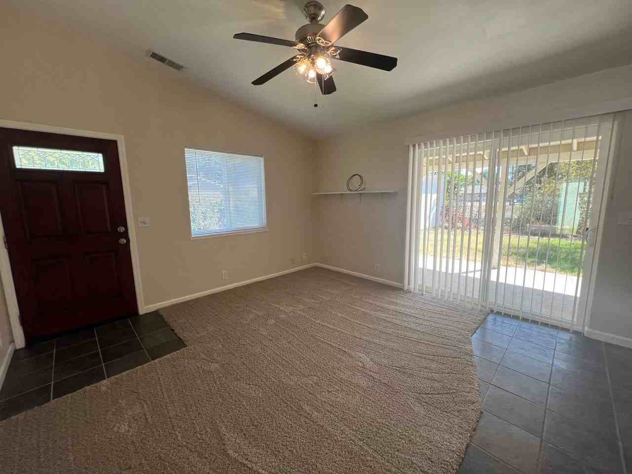 22857 Sanford St - Photo 4 of 16