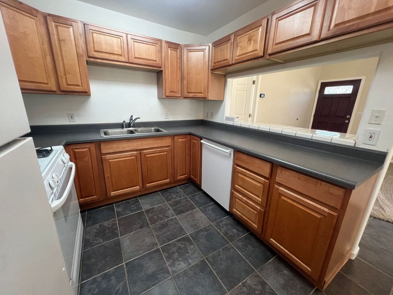 22857 Sanford St - Photo 6 of 16