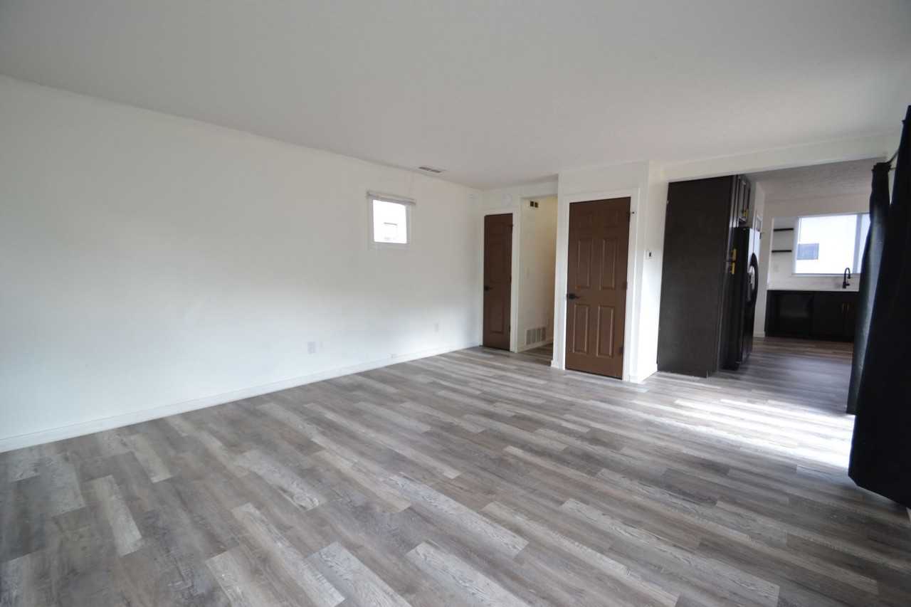 111 N 17th St - Photo 3 of 13
