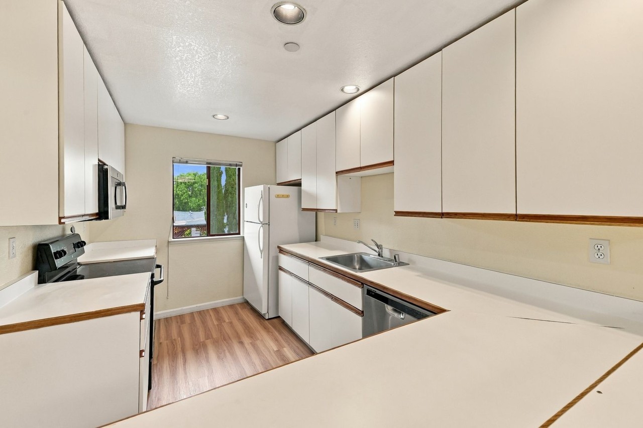 4159 El Camino Way #H - Photo 3 of 17