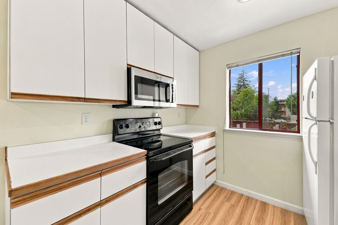 4159 El Camino Way #H - Photo 4 of 17