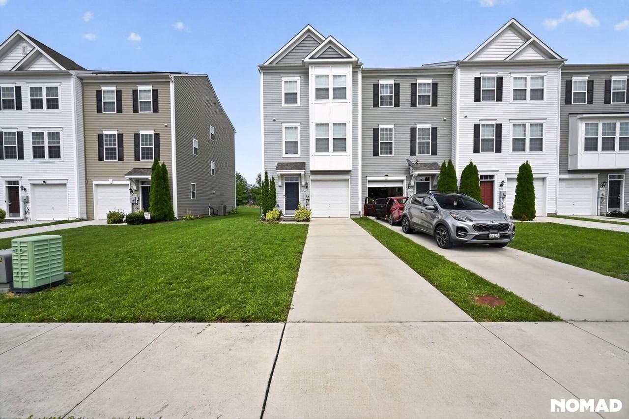 13122 Nittany Lion Cir - Photo 2 of 33