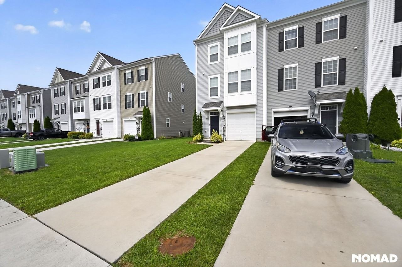 13122 Nittany Lion Cir - Photo 3 of 33