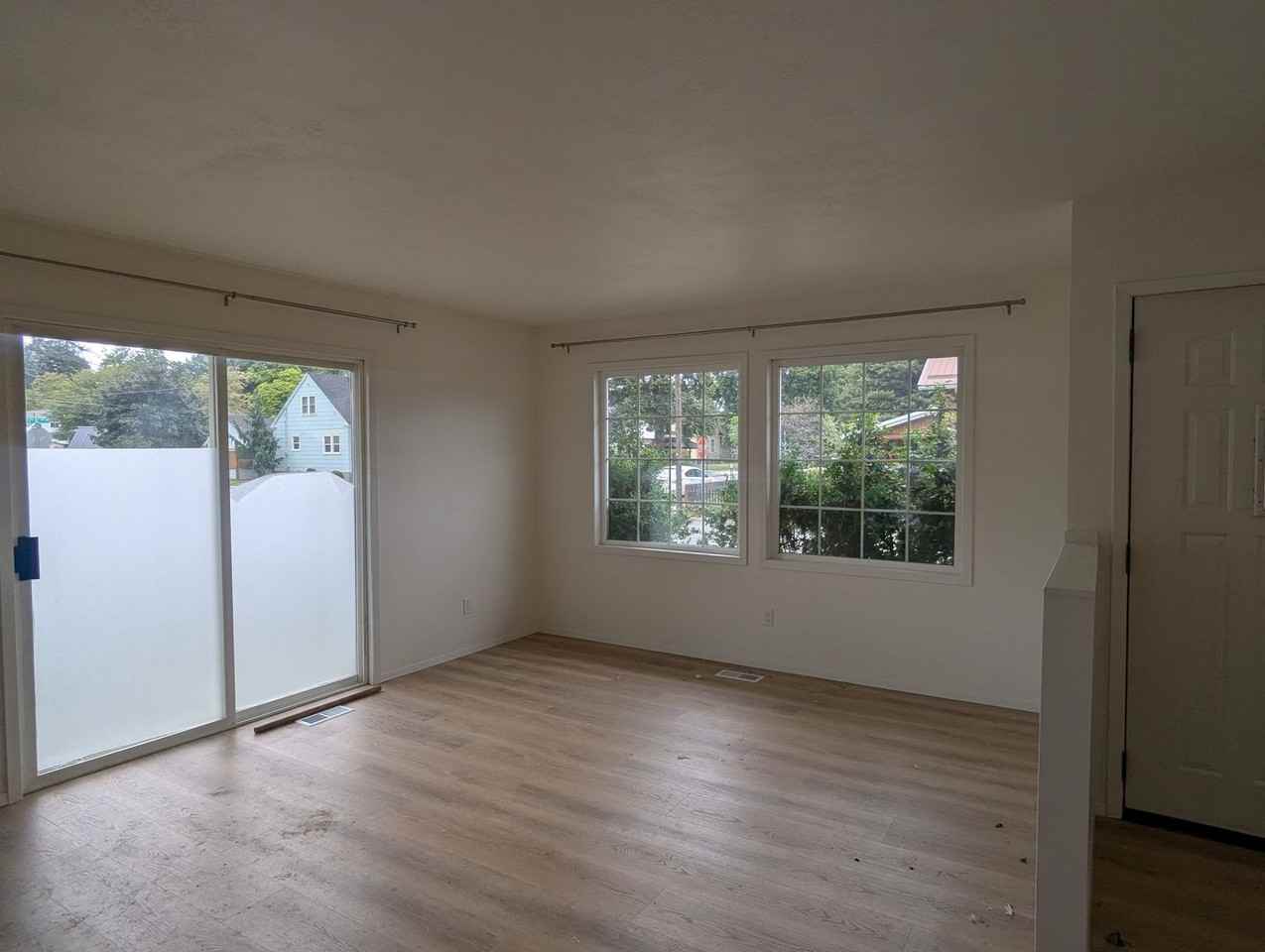 702 E Spokane Ave - Photo 3 of 20