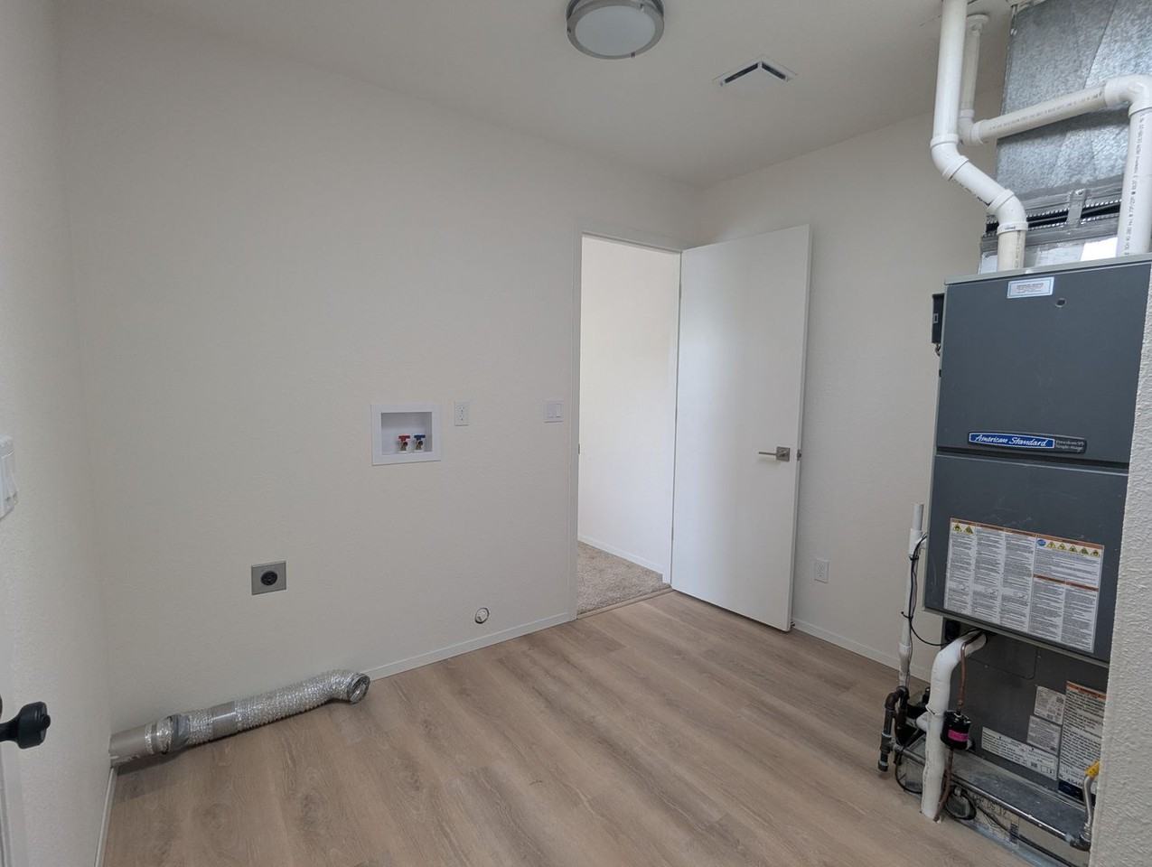 702 E Spokane Ave - Photo 5 of 20