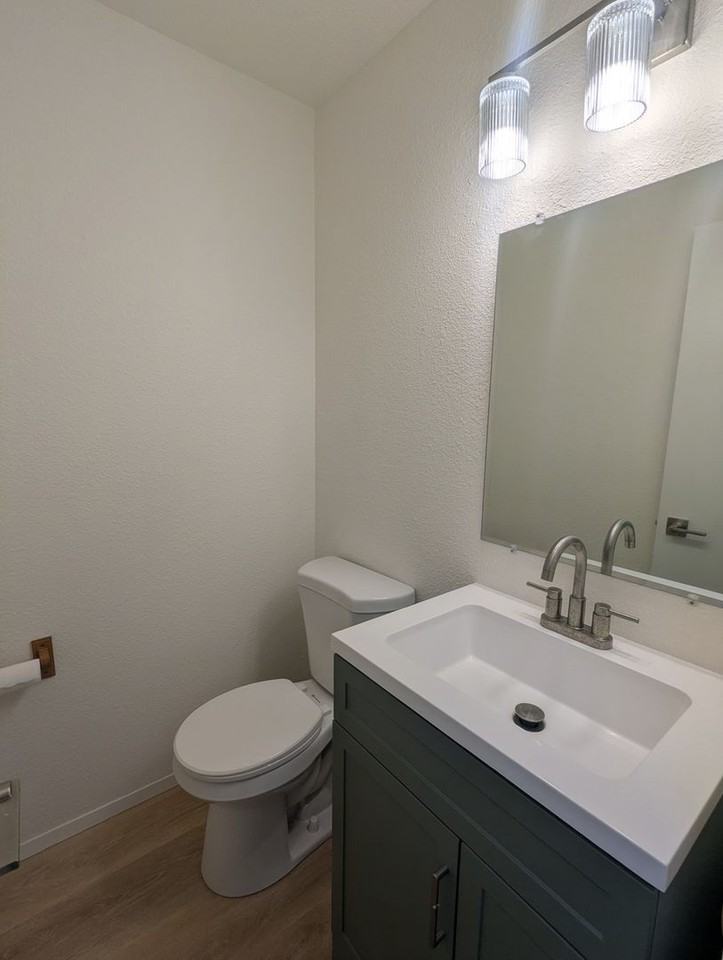 702 E Spokane Ave - Photo 6 of 20