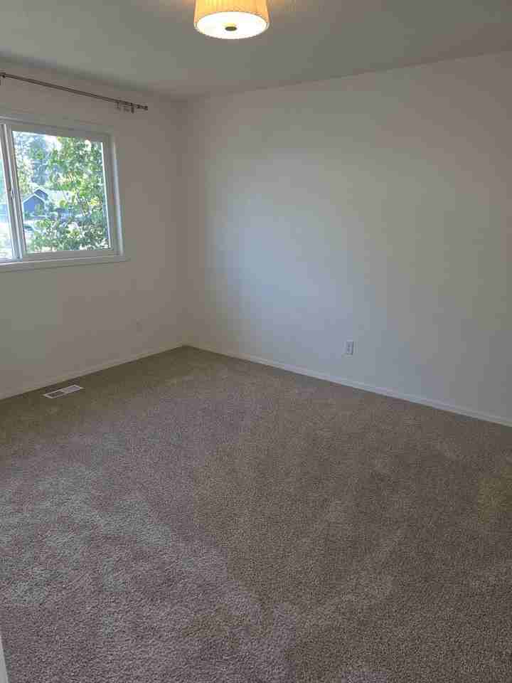 702 E Spokane Ave - Photo 7 of 20